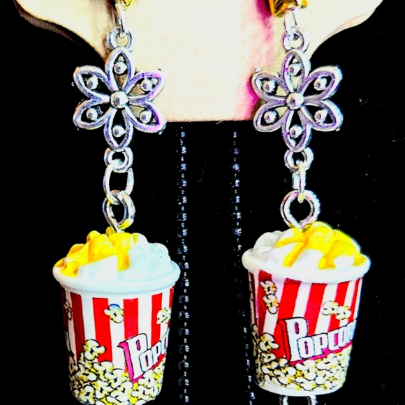 Popcorn Lego Figurine Fan Jewelry Set. SERIES 23 - Picture 5 of 6